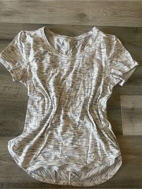 Women’s Heathered White Short Sleeve Scoop Neck Top